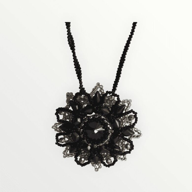 Přívěšek elegantní květina