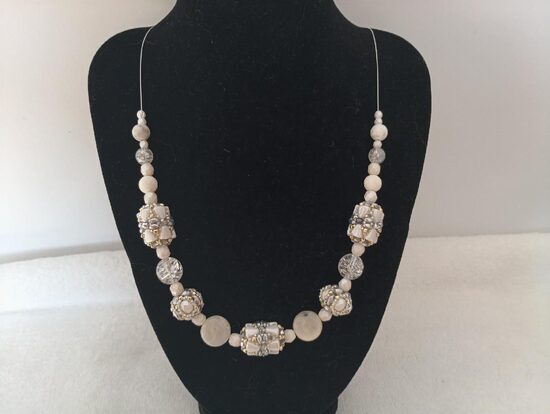 Korálkový sváteční náhrdelník