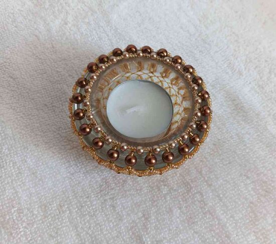 Svícen na čajovou svíčku